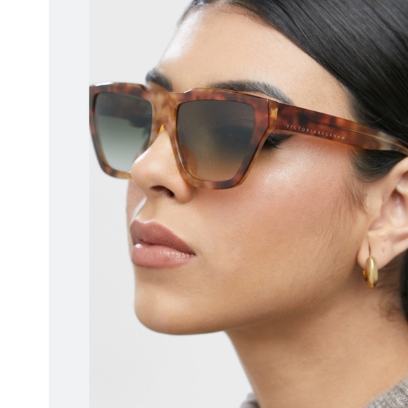 Victoria Beckham Sunglasses, New
55-17-145 - Picture 1 of 4